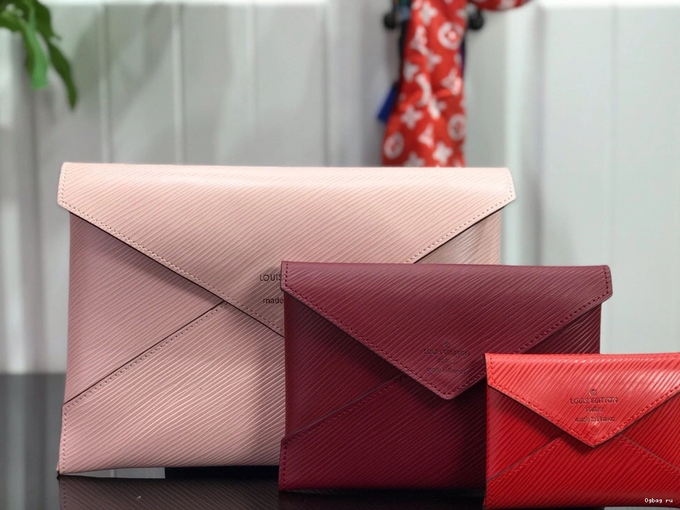 POCHETTE LOUIS VUITTON KIRIGAMI 0811